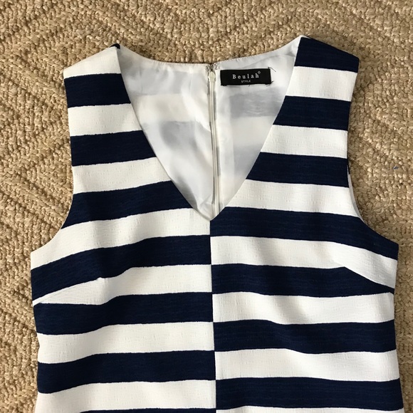 Amazing Navy and White alternating stripe dress! - Picture 2 of 3